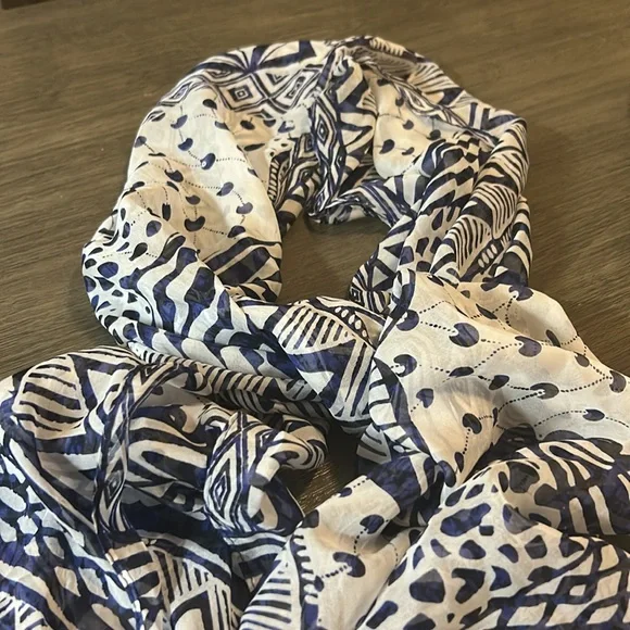 JOHNNY WAS Blue and White Patterned Scarf - Picture 5 of 7